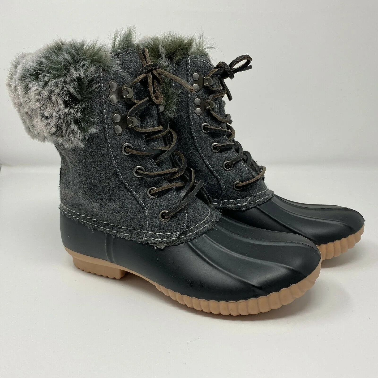 Brand new Report Ursela Black & Grey Lace Up Ultra Soft Faux Fur Duck Boots Women's Size 10! Retails $93 