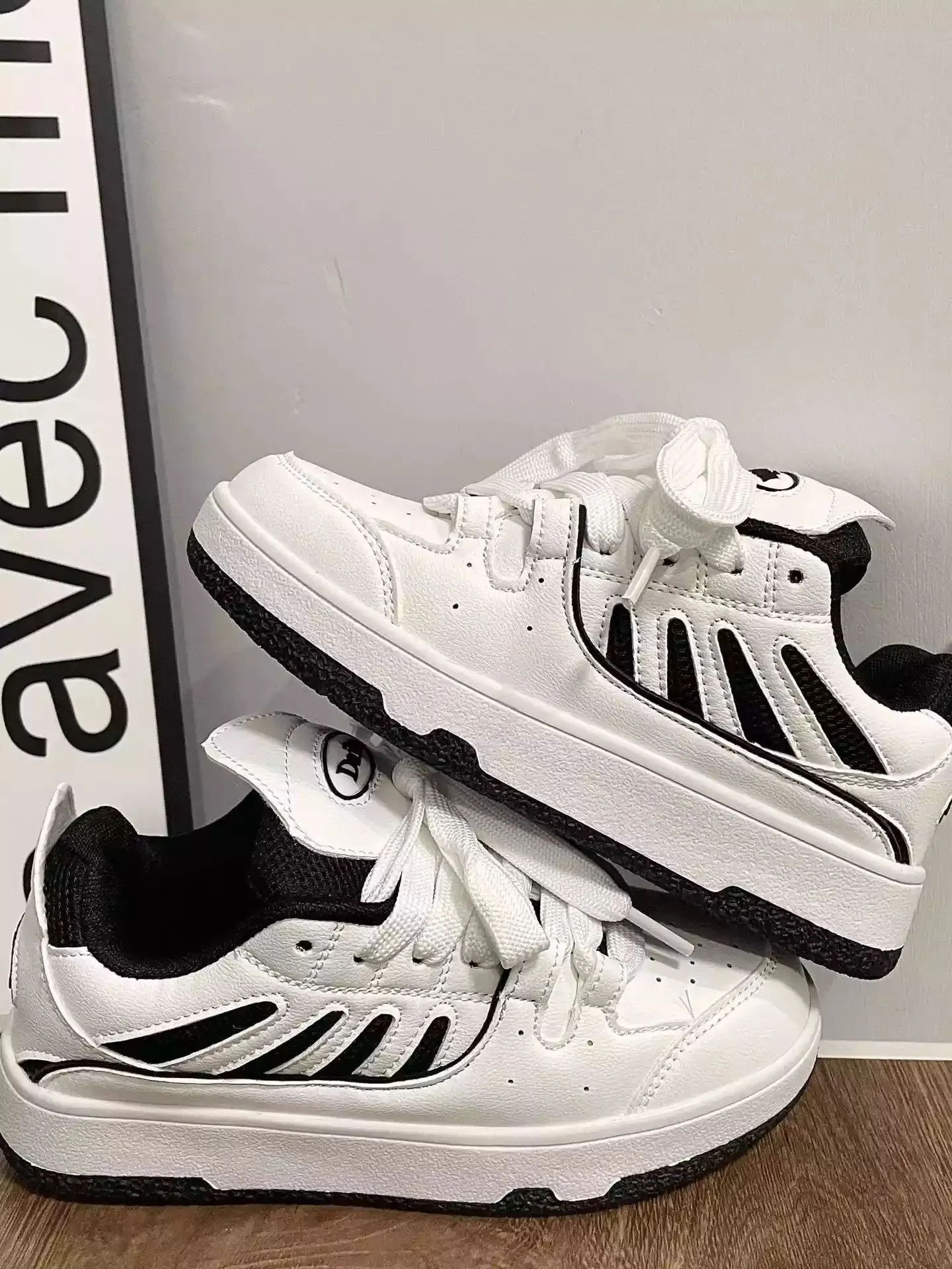 Niceprimes Casual Versatile Stylish Sneakers