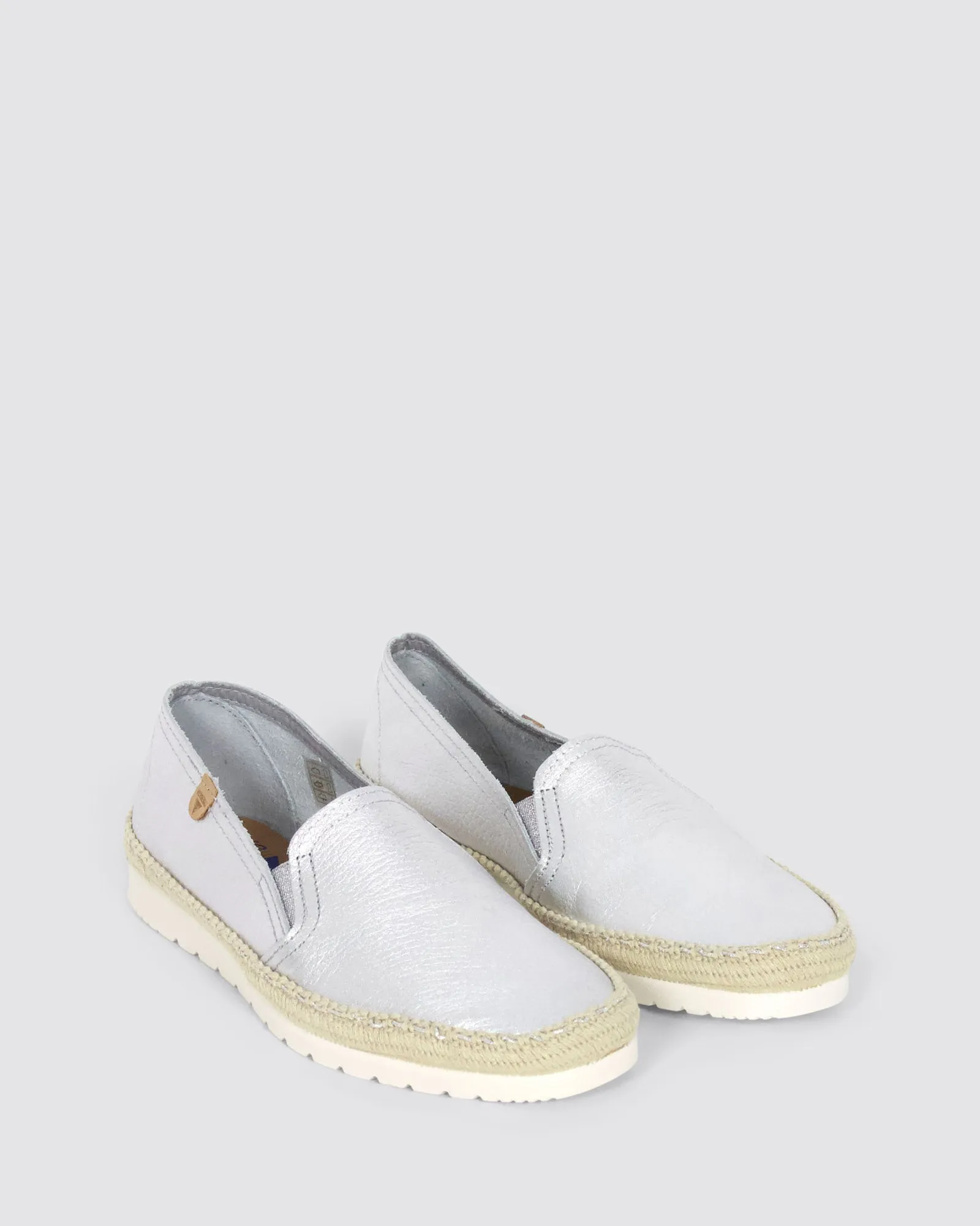 NURIA FLATS PLATA SILVER LEATHER